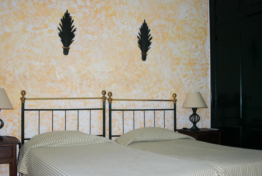 Herdade Da Samarra Hotel Viana do Alentejo Quarto foto